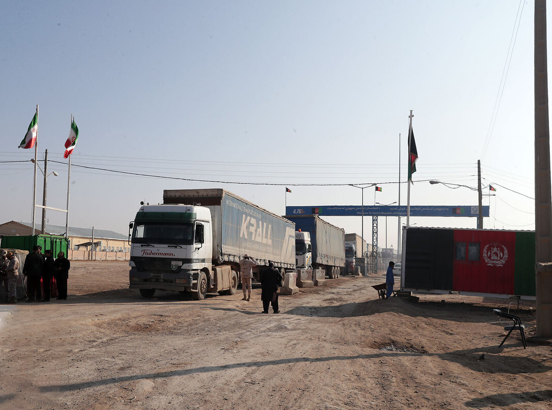 کامیون های تجاری برای تردد از مرز افغانستان مشکلی ندارند