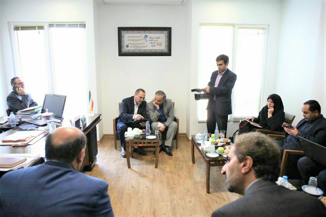 بازدید سرزده استاندار از دفتر نهاد مردمی اقتصاد مقاومتی در اتاق مشهد