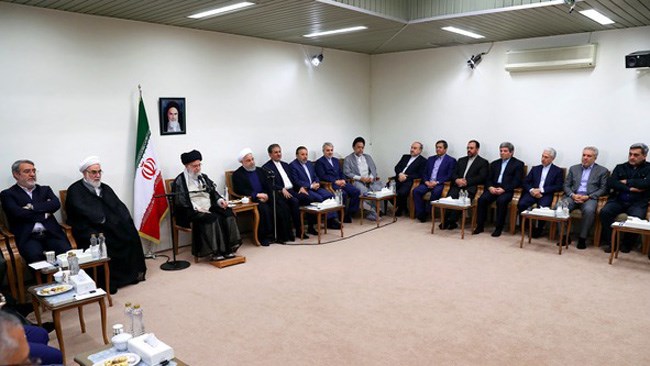 تولیدکنندگان رزمندگان جنگ اقتصادی هستند؛ مسئولان مقررات زائد و موانع تولید را رفع کنند تولیدکنندگان رزمندگان جنگ اقتصادی هستند؛ مسئولان مقررات زائد و موانع تولید را رفع کنند