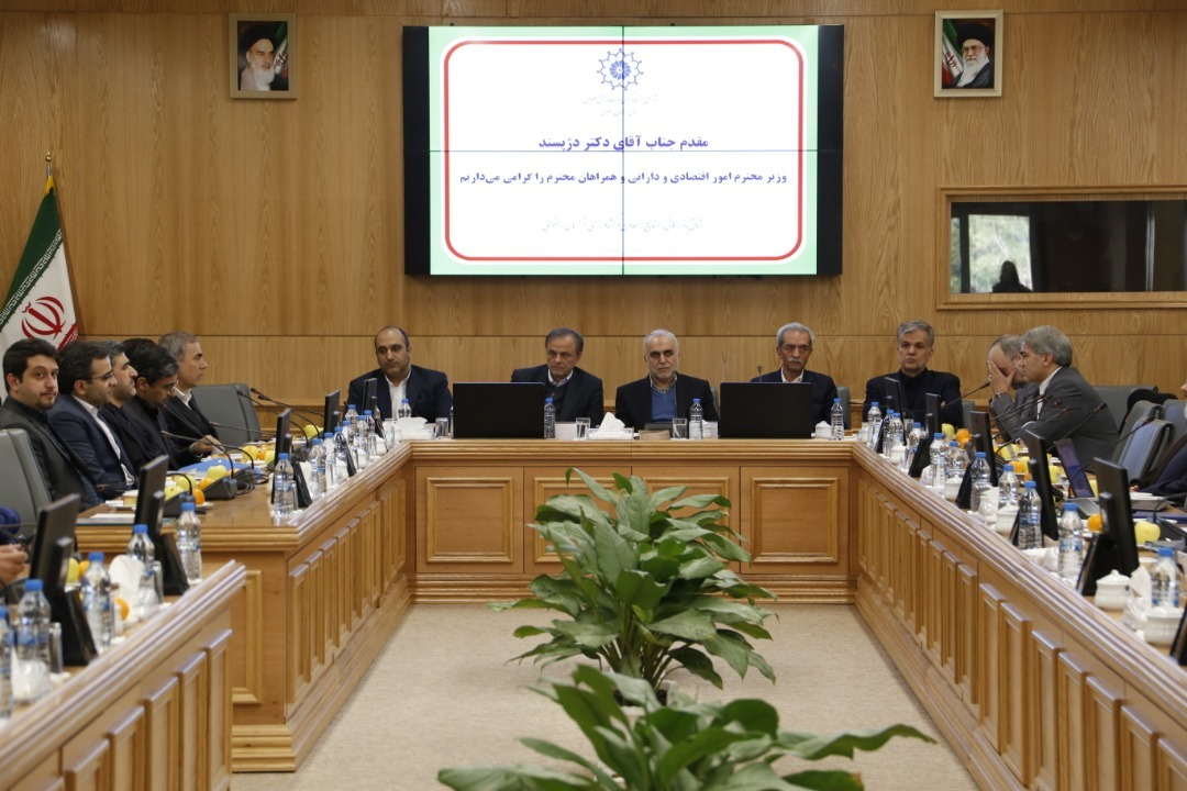 ادامه صدرنشینی گفتگو...