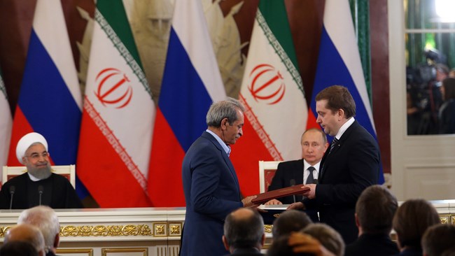 در حضور روسای جمهور ایران و روسیه در کاخ کرملین انجام شد امضای 14 سند همکاری میان تهران و مسکو