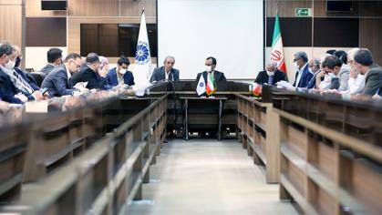 رئیس اتاق ایران در نشست فعالان اقتصادی با وزیر اقتصاد مطرح کرد: جریانی می‌خواهد بخش خصوصی را مقابل جریان‌های دیگر قرار دهد
