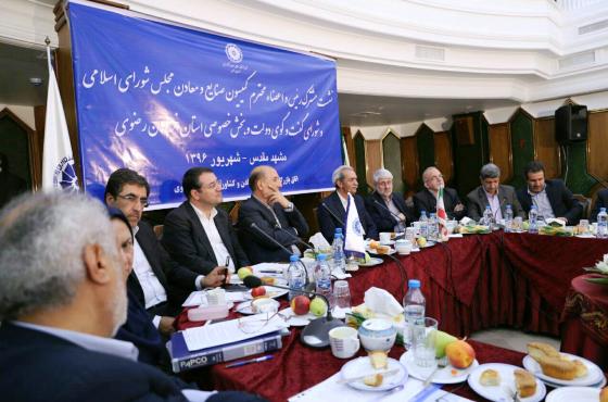رئیس اتاق بازرگانی، صنایع، معادن و کشاورزی ایران: برای دستیابی به تغییری بنیادین، باید از تحلیلهای اسطورهای دست کشید رئیس اتاق بازرگانی، صنایع، معادن و کشاورزی ایران: برای دستیابی به تغییری بنیادین، باید از تحلیلهای اسطورهای دست کشید