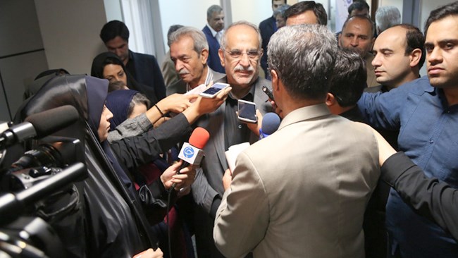 وزیر اقتصاد و دارایی در حاشیه نشست شورای گفتوگو بانکهای متخلف نقرهداغ میشوند وزیر اقتصاد و دارایی در حاشیه نشست شورای گفتوگو بانکهای متخلف نقرهداغ میشوند