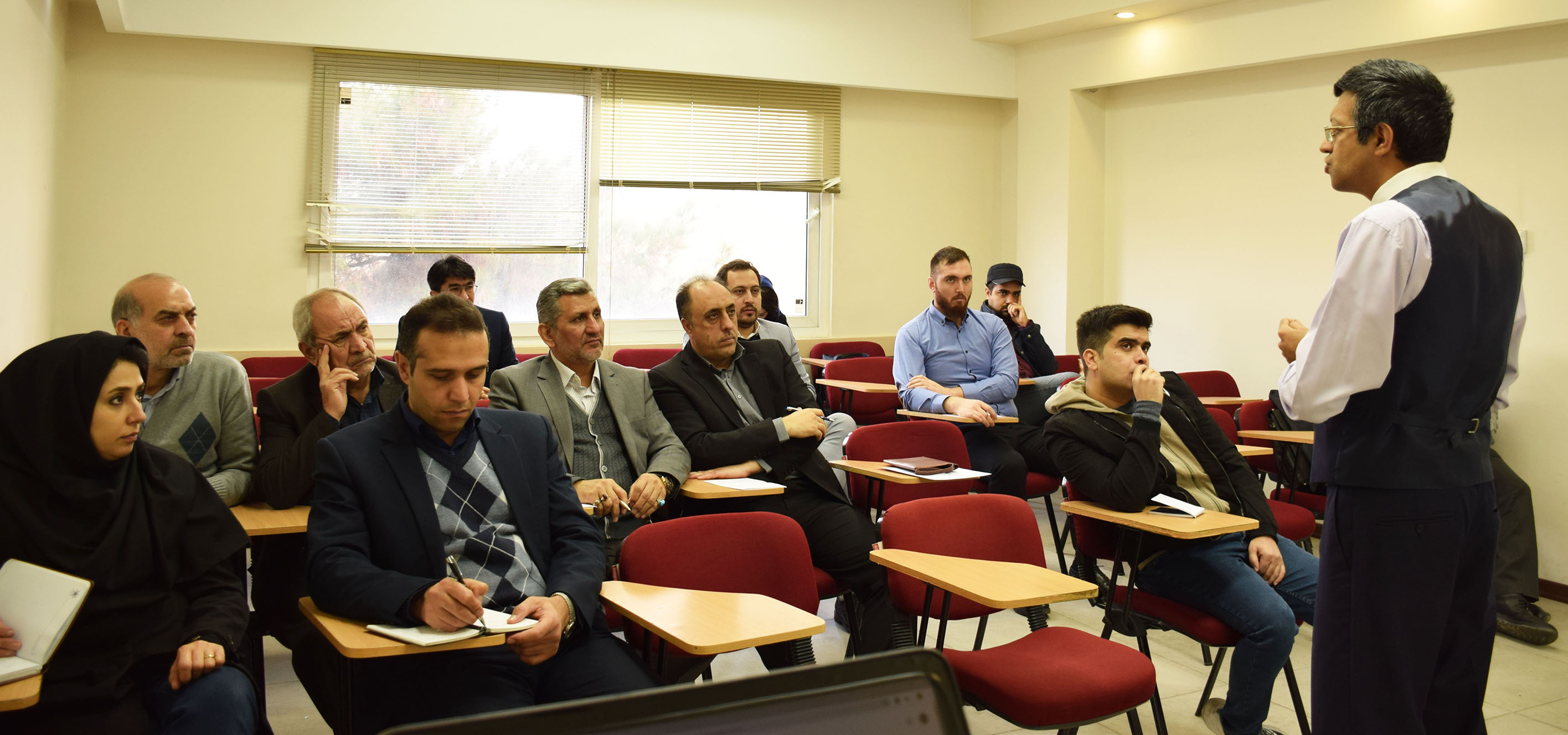 کارگاه آموزشی تجارت الکترونیک و آشنایی با کسب و کارهای اینترنتی ویژه تجار افغانستانی در اتاق مشهد برگزار شد