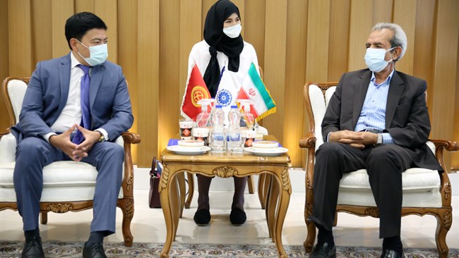 در دیدار رئیس اتحادیه کارآفرینان قرقیزستان با غلامحسین شافعی مطرح شد: مسیر ریلی برای جابجایی کالا تقویت شود در دیدار رئیس اتحادیه کارآفرینان قرقیزستان با غلامحسین شافعی مطرح شد: مسیر ریلی برای جابجایی کالا تقویت شود