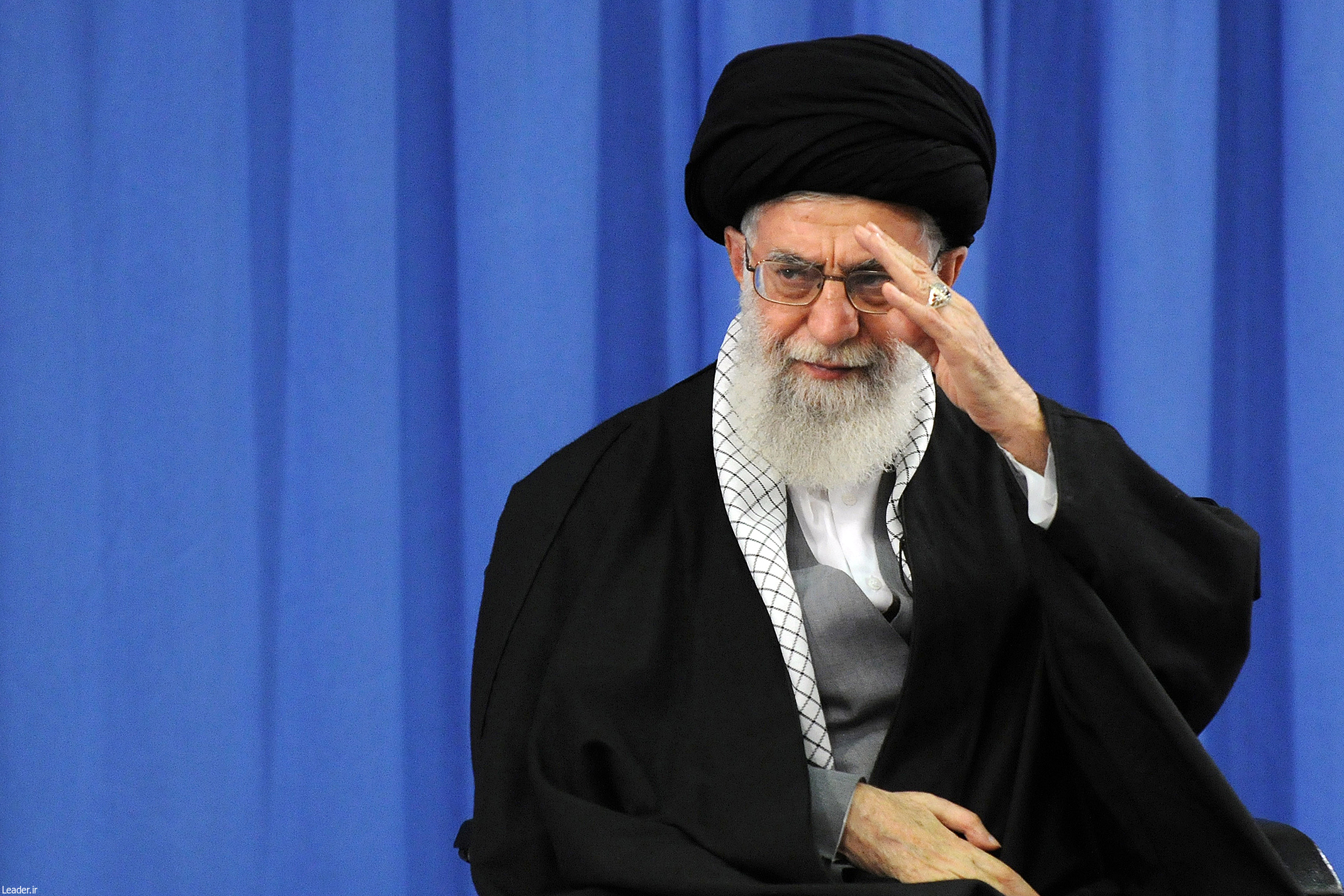 رهبر معظم انقلاب اسلامی : انتخابات مانند تشییع شهیدسلیمانی فراتر از سلیقههای سیاسی است رهبر معظم انقلاب اسلامی : انتخابات مانند تشییع شهیدسلیمانی فراتر از سلیقههای سیاسی است