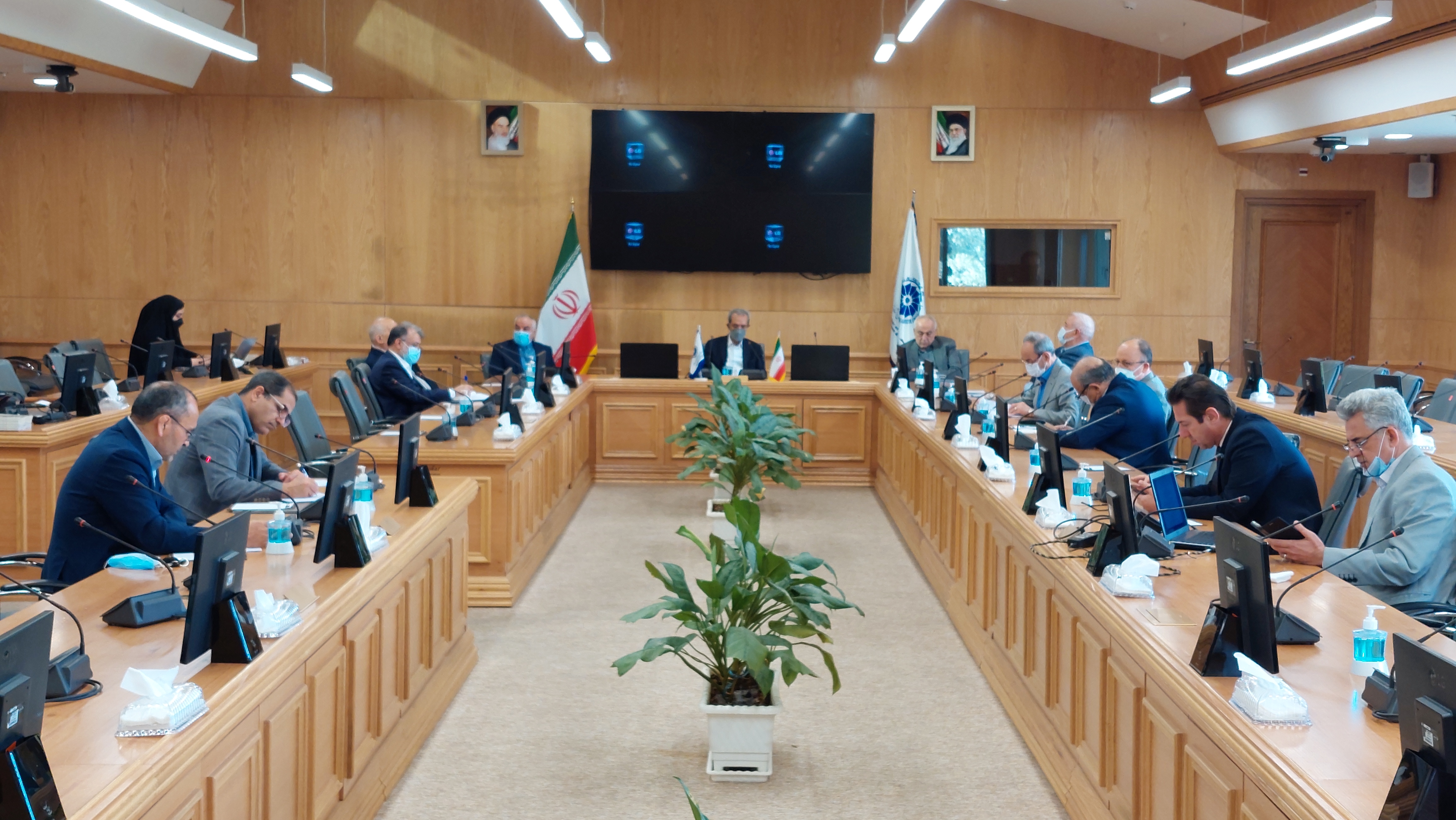 رئیس اتاق ایران: بحران آب و انرژی، ناشی از ضعف در آیندهنگری است رئیس اتاق ایران: بحران آب و انرژی، ناشی از ضعف در آیندهنگری است