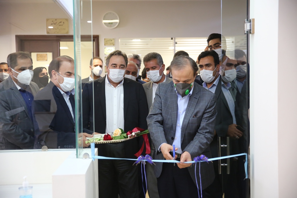 در مراسم افتتاح پنجره واحد فیزیکی شروع کسب و کار در چهار استان تاکید شد:هدف‌گذاری برای کاهش حداکثری بروکراسی در فرآیند ثبت شرکت‌ها